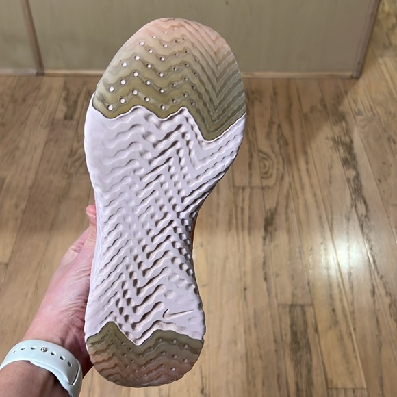 Nike Epic React Flyknits. Size 8. Pink - Picture 5 of 8